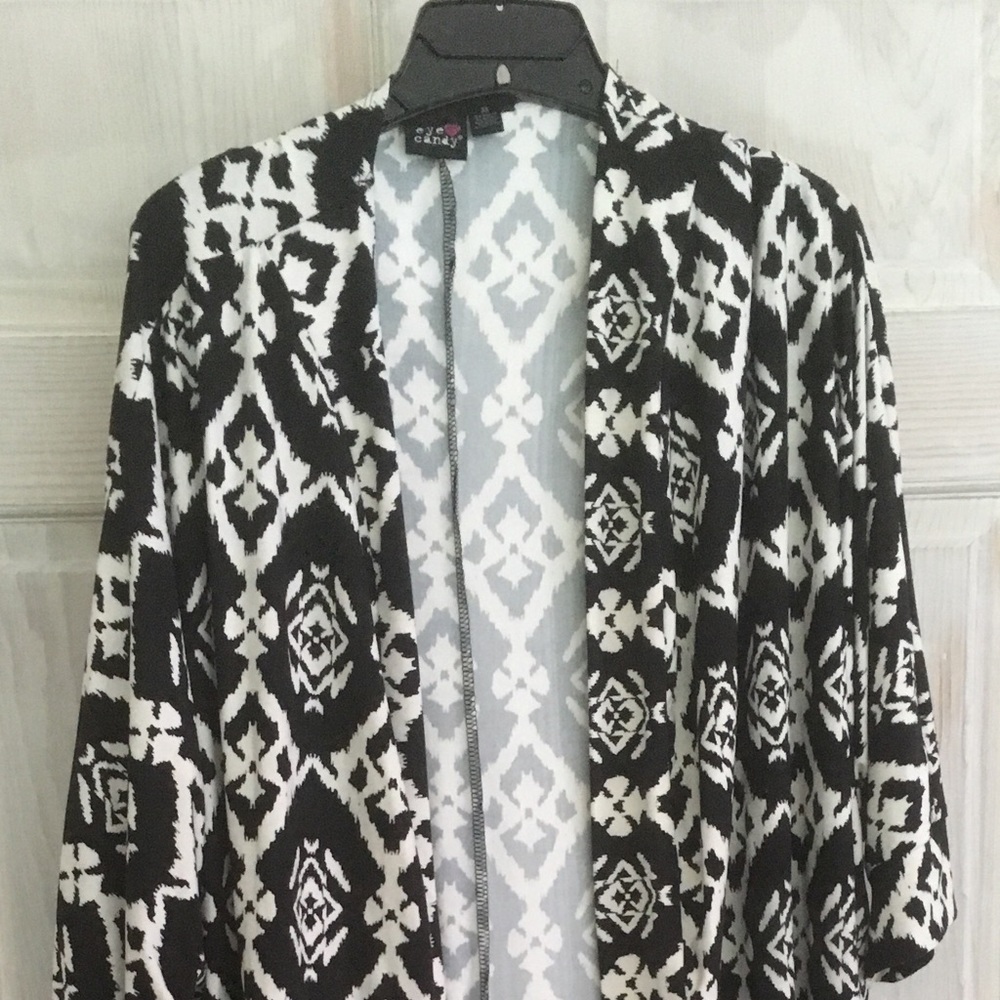 Ivory / black long open-front topper 3x